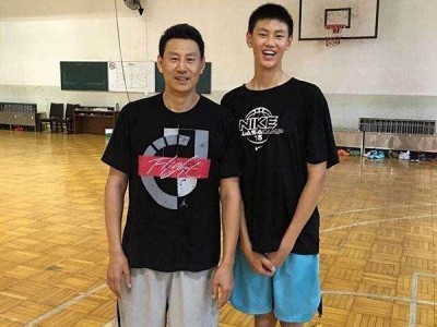 江南体育-中国男篮小将表现出色，李楠大加赞赏力挺队内竞争