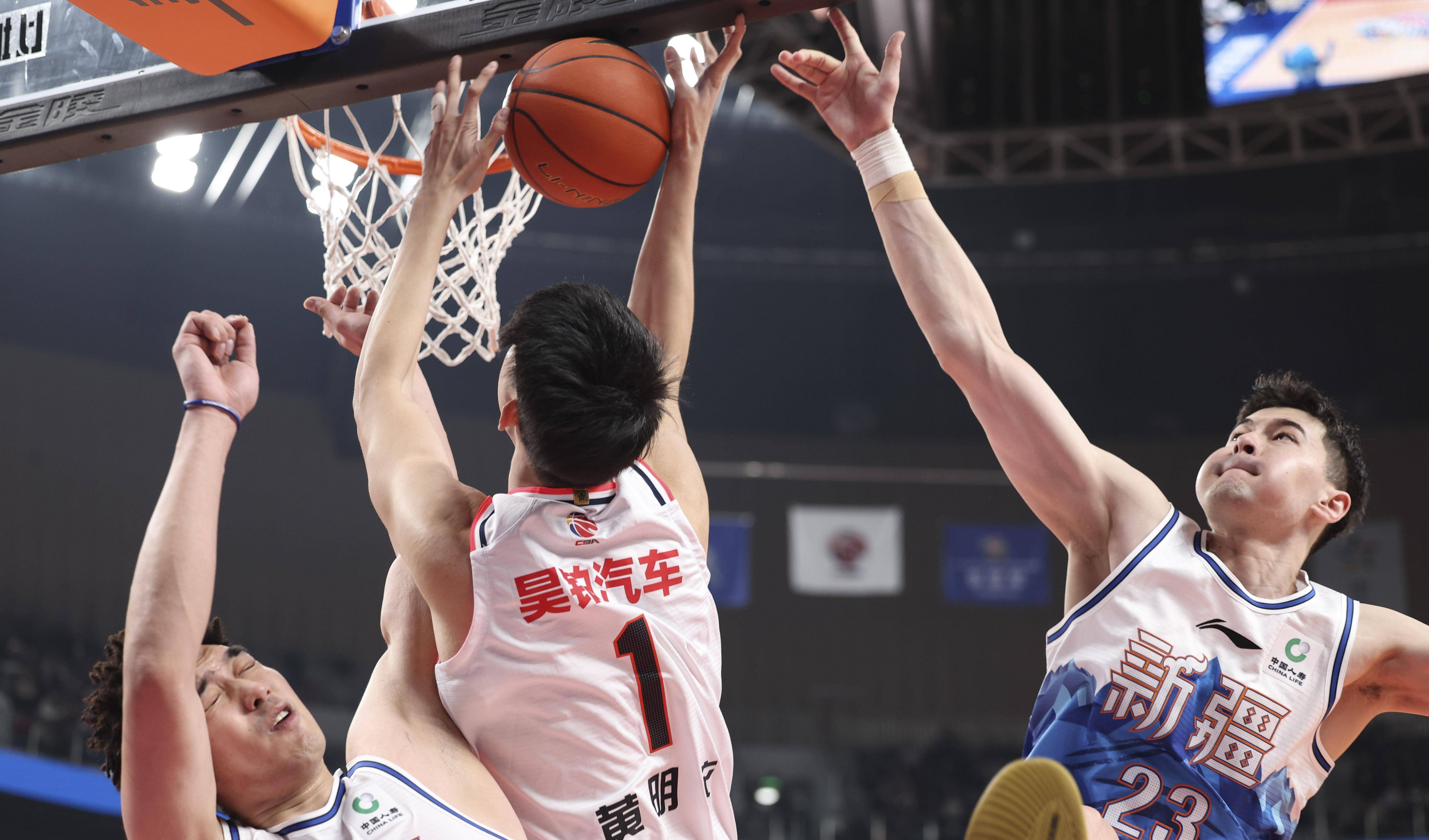 广东宏远稳坐榜首，发挥稳定看好夺冠